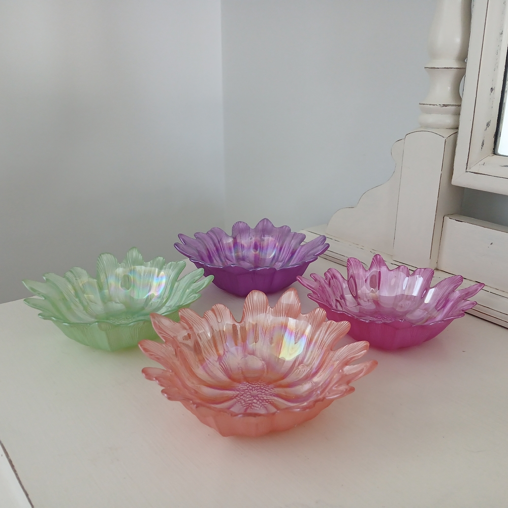 Set Of 4 Akcam Iridescent Decorative Flower Bowls